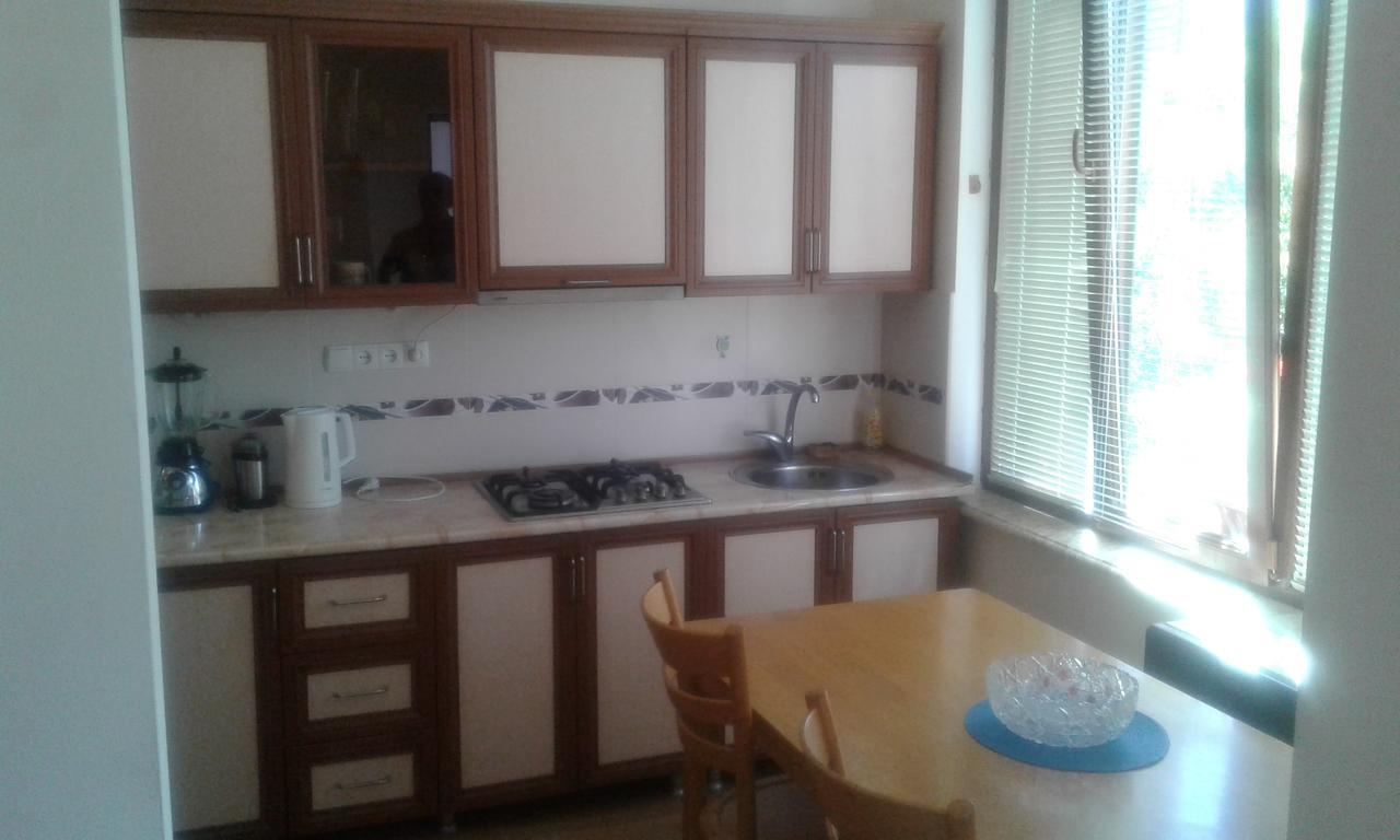 Centr Apartment Кутаиси Екстериор снимка